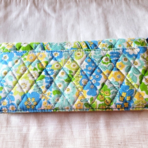 VERA Bradley Clutch wallet - Picture 2 of 8